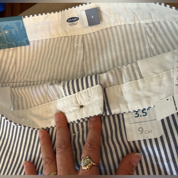 Old Navy flat front Railroad Stripe Shorts w/front pockets NWT. Sz-4. E11 - Picture 6 of 10